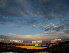 开云平台-撕裂防线！米切尔全面爆发，灰熊激战太阳展超巨本色