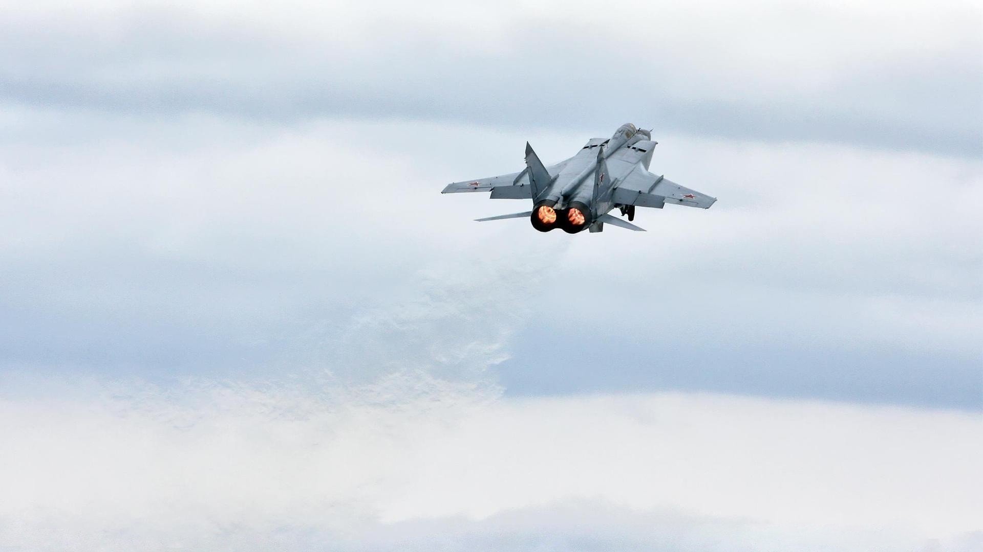 开云体育app-锡安狂暴撕裂防守定律！湖人三节击溃公牛背后的真正关键先生