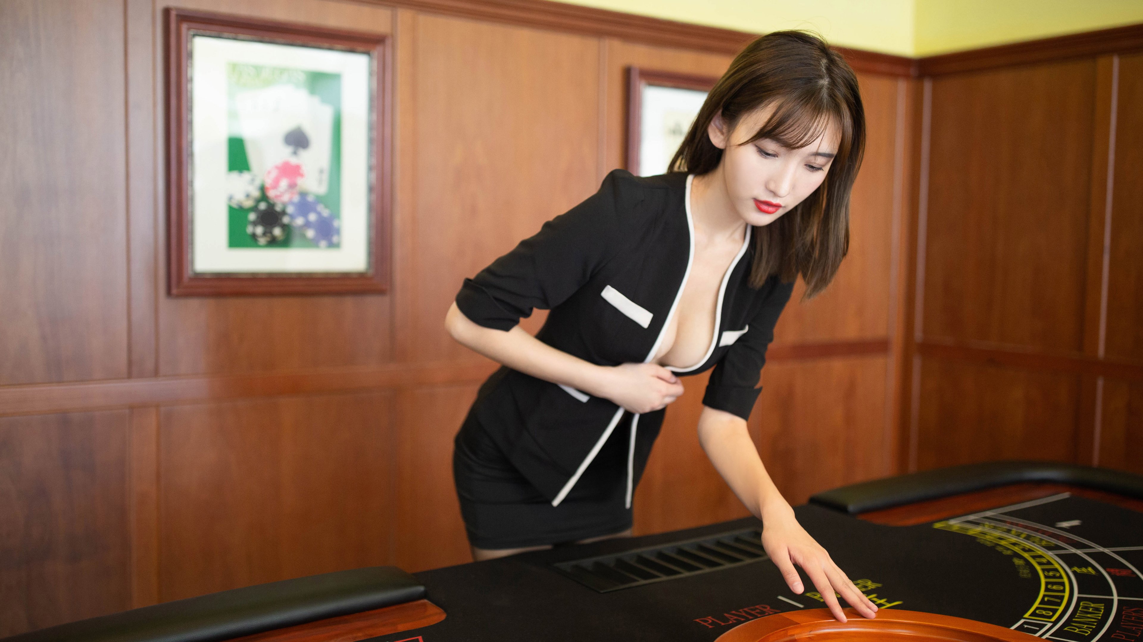 开云体育中国-托尼闪耀！荷兰重炮手用致胜弧线宣告新生代崛起