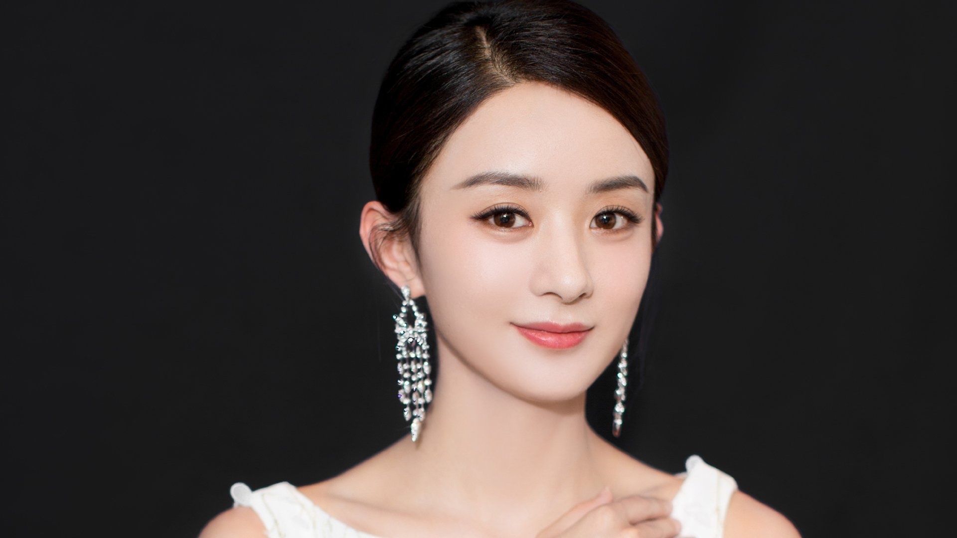 开云体育APP下载-致命抢断与超远三分,福克斯末节17分逆天改命