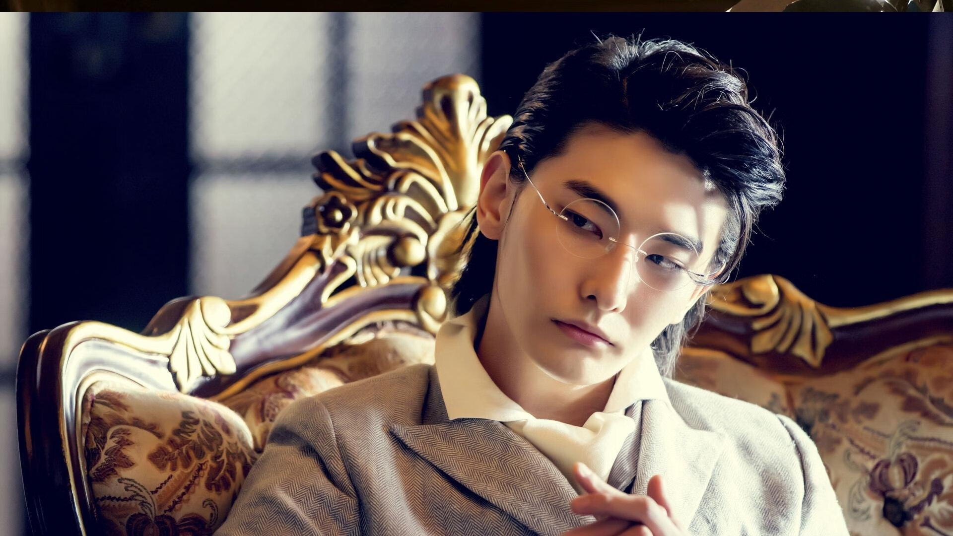 开云体育下载-夜幕下的王者,F1街道赛引擎咆哮中,赖斯如何力挽狂澜